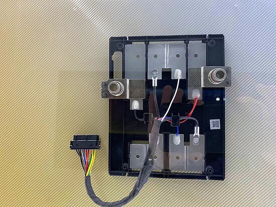 Bild 1 - CCS - cell contact system with wire harness and cable duct  for battery packs