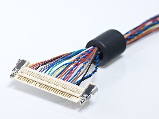 Bild 1 - LVDS Display Cable with  JAE FI-X wires and Ferrite