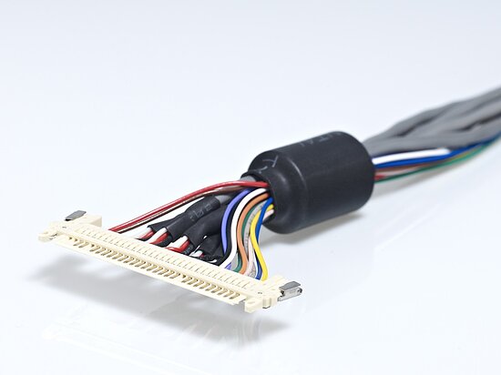 Bild 1 - LVDS Displaykabel mit JAE- FI-X Coaxial Wires 75 Ohm